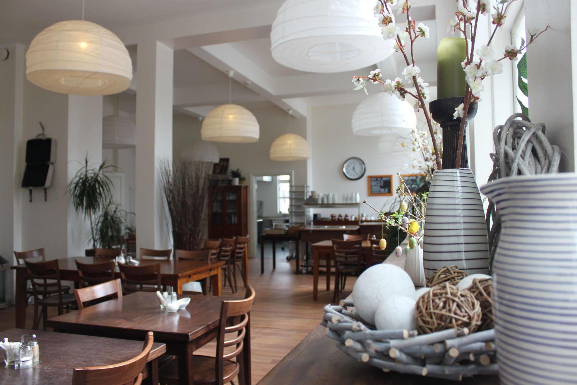 Guesthouse Eleven Hotel Арвика Екстериор снимка