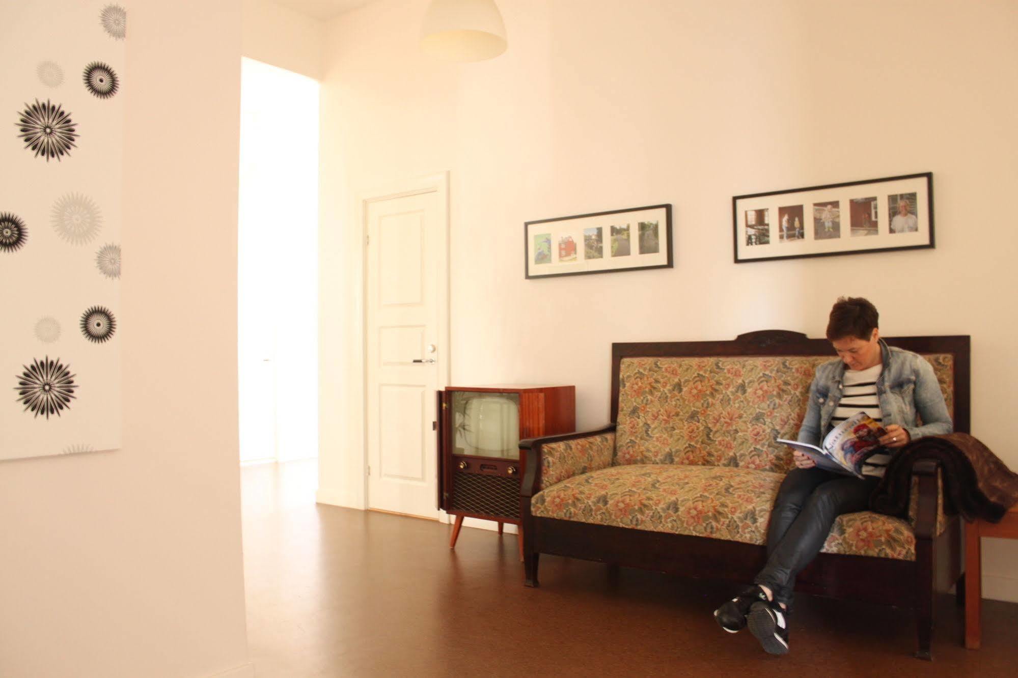 Guesthouse Eleven Hotel Арвика Екстериор снимка